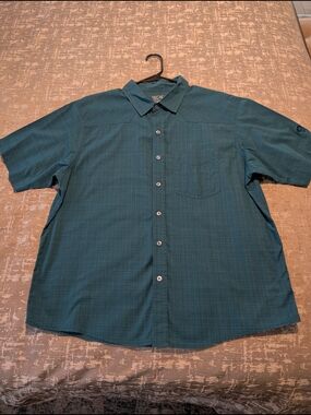 Mountain Hardwear Men's Short-Sleeve Button-Up Shirt in Teal Green